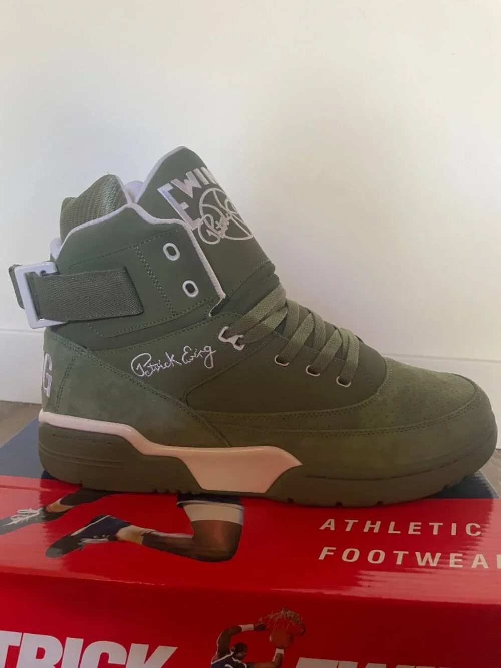 33 HI OG Basketball Shoes in Loden Green/White